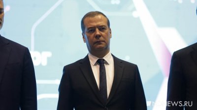 Медведев: США должны компенсировать России ущерб за разрушение Артемовска и Мариуполя