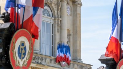 Париж рекомендовал Брюсселю «не лезть» во внутренние дела Франции